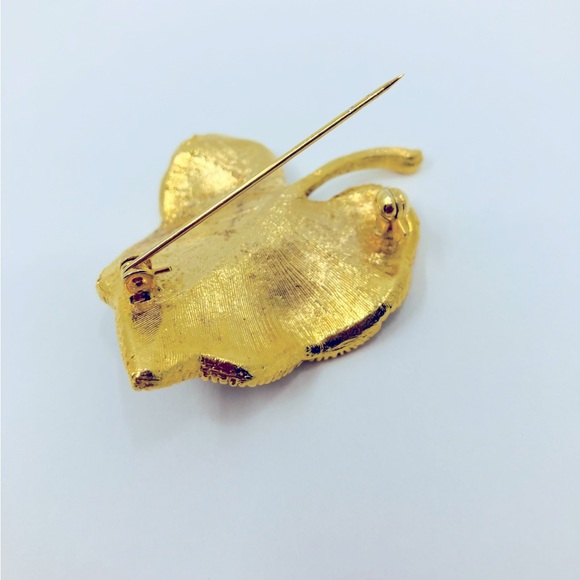 Vintage Marble-Like Rhinestones Pattern Earrings and Brooch Set - Picture 6 of 10